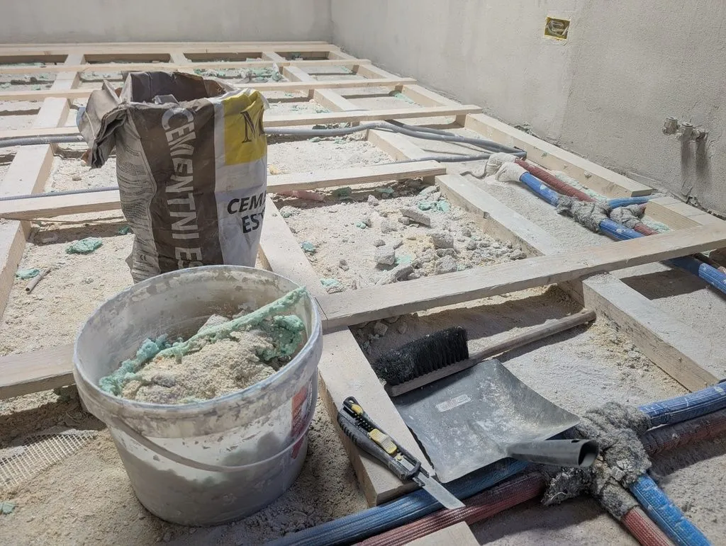 Lost of construction waste accumulated under and around the subfloor substructure.