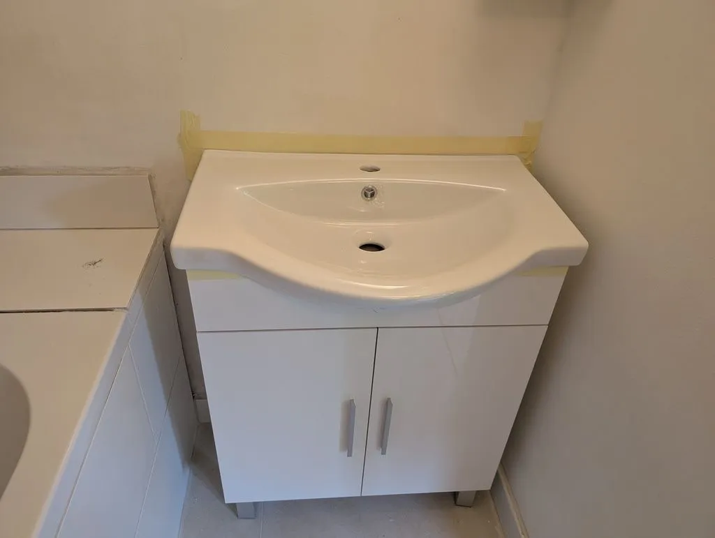 The installed sink.