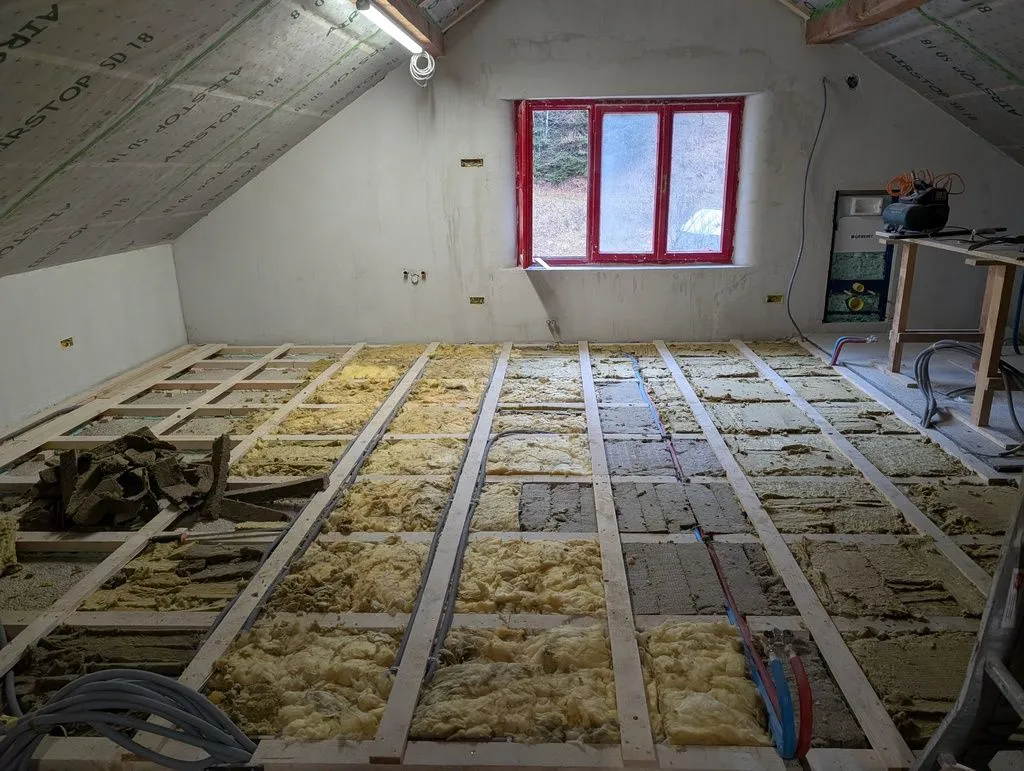 The subfloor insulation 80% complete.