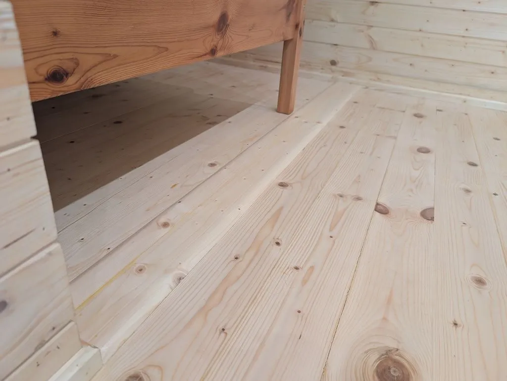 The threshold over the gap between the sleeping nook and living area, made with a analogous procedure as for the main entry threshold.