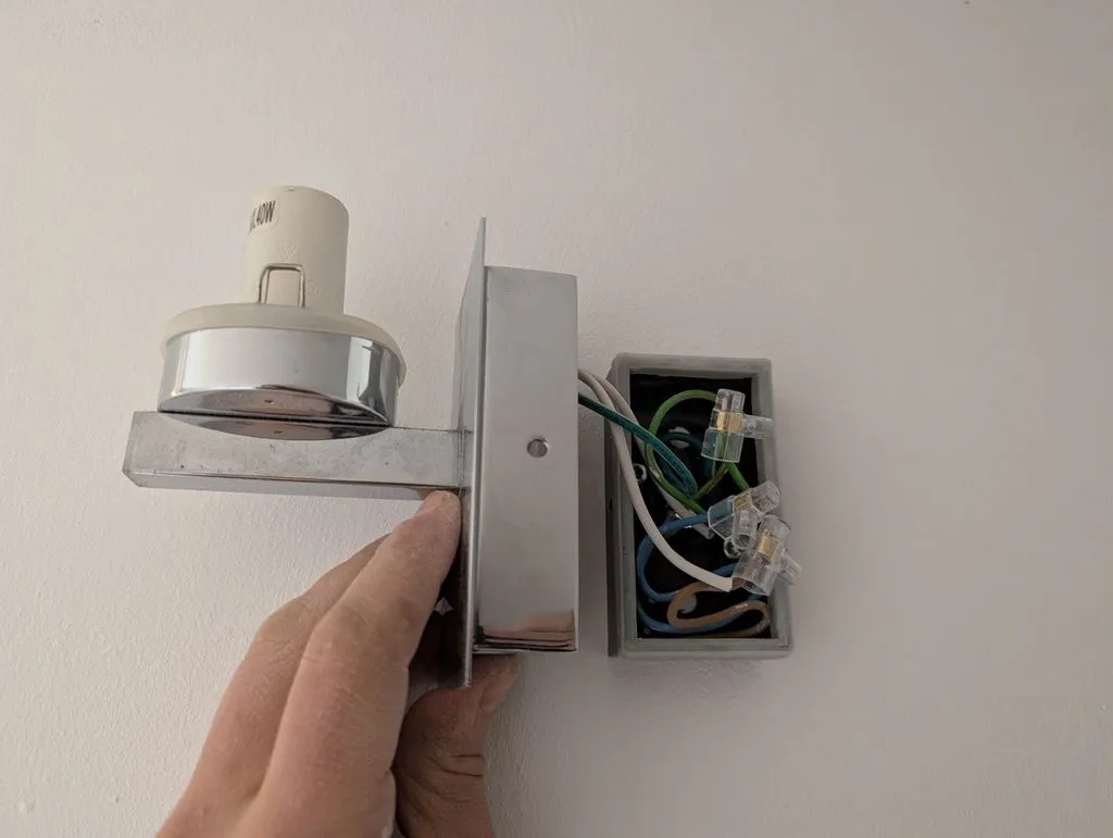 The wired up light box.