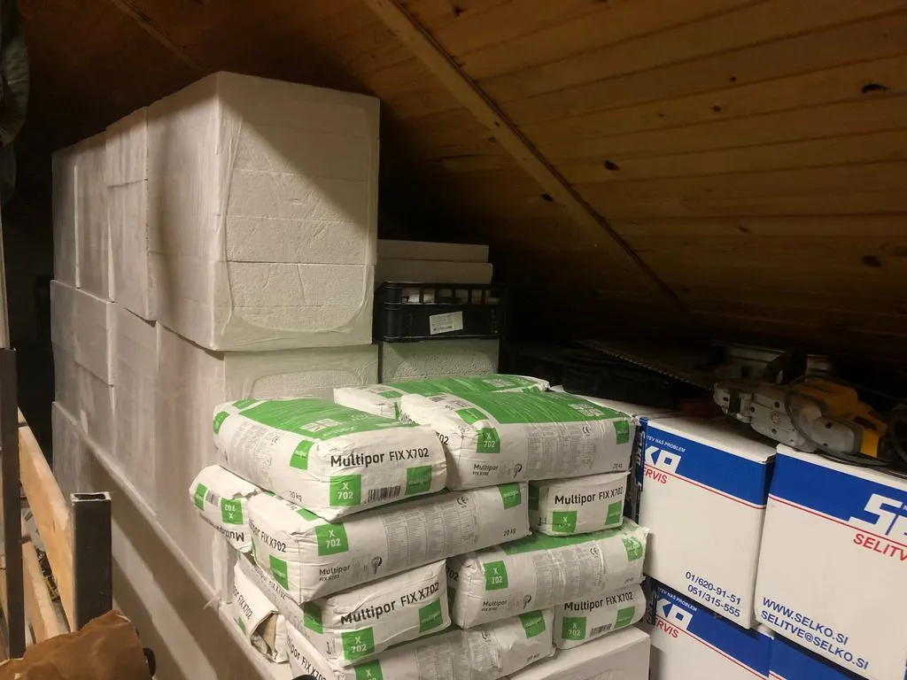 The Multipor blocks and adhesive mortar used to bind them.