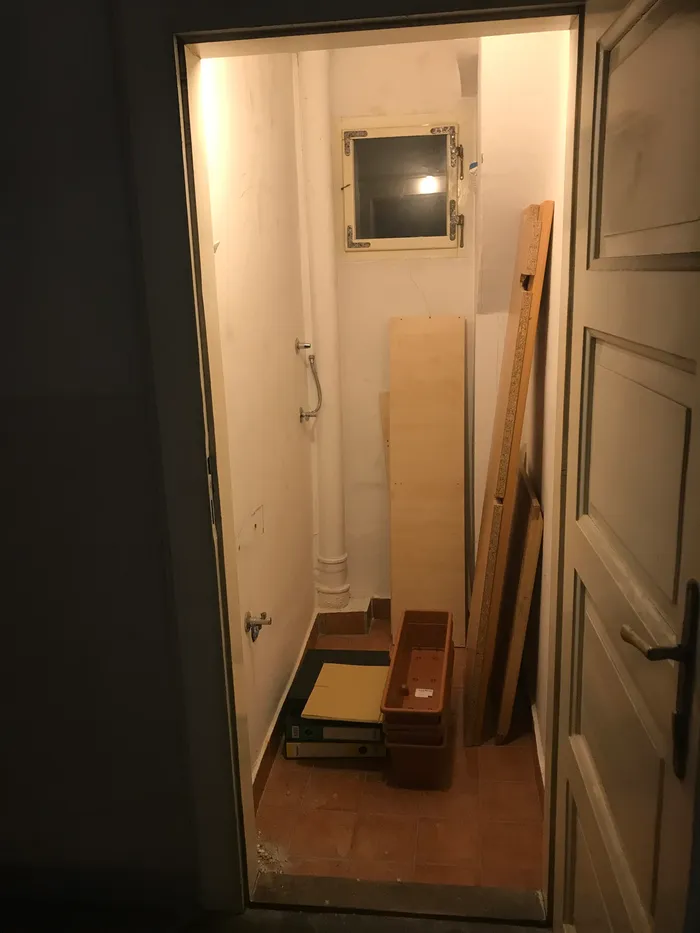 The soon-to-be office room just before beginning the project