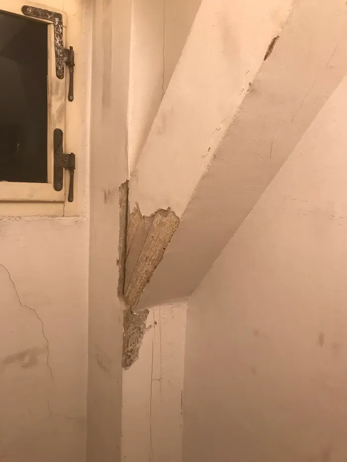 The first pieces of plaster coating removed from the timber framing.